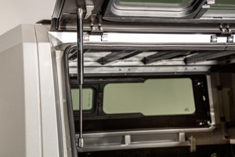 Gladiator Truck Bed Cap SmartCapEVOa Adventure Matte Black 20-Up Jeep Gladiator 5 Foot Short Bed SmartCap