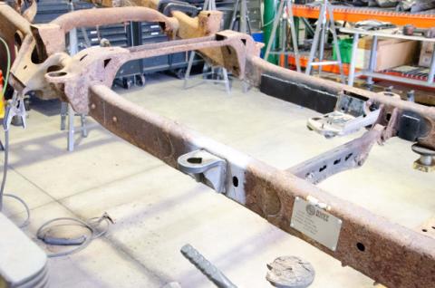 Rust Buster Middle Body Mount For 2002-2009 Dodge Ram RB7725