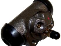 Right Rear Wheel Cylinder, 7/8 Inch Bore for Select Jeep CJs, YJ, XJ, MJ, ZJ Models Crown Automotive